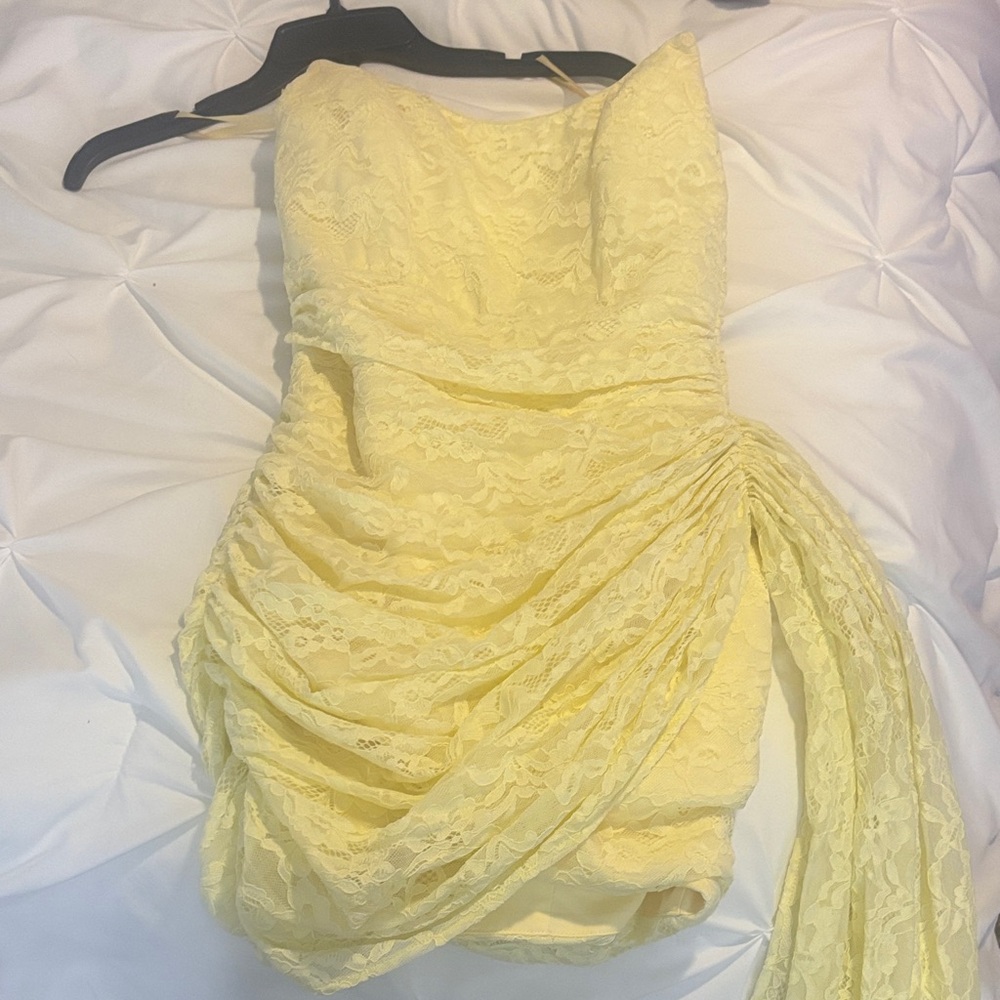 Chic Strapless Yellow Lace Dress